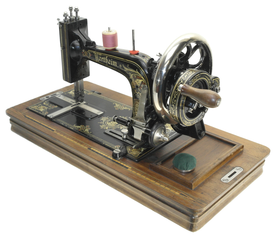 Hocharmige Langschiff Nähmaschine Typ B. Sammlung Berthold Engel.