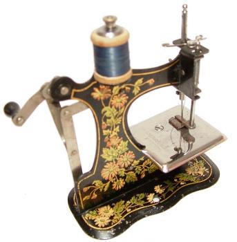 Müllers Kindernähmaschine, 148x57x146 mm.