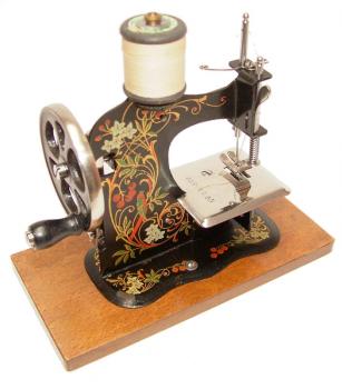 Seriennummer 539329, ca. 1915, Kettenstich- Hakengreifer.