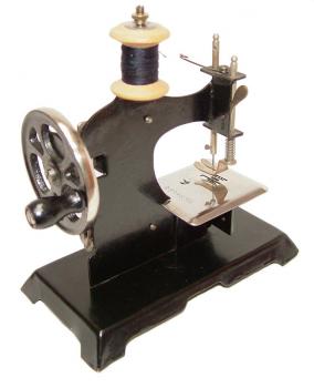 Seriennummer 81185, ca. 1935, Kettenstich- Hakengreifer.