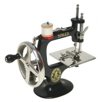 Das erste Modell hat ein 4- Speichen Handrad.