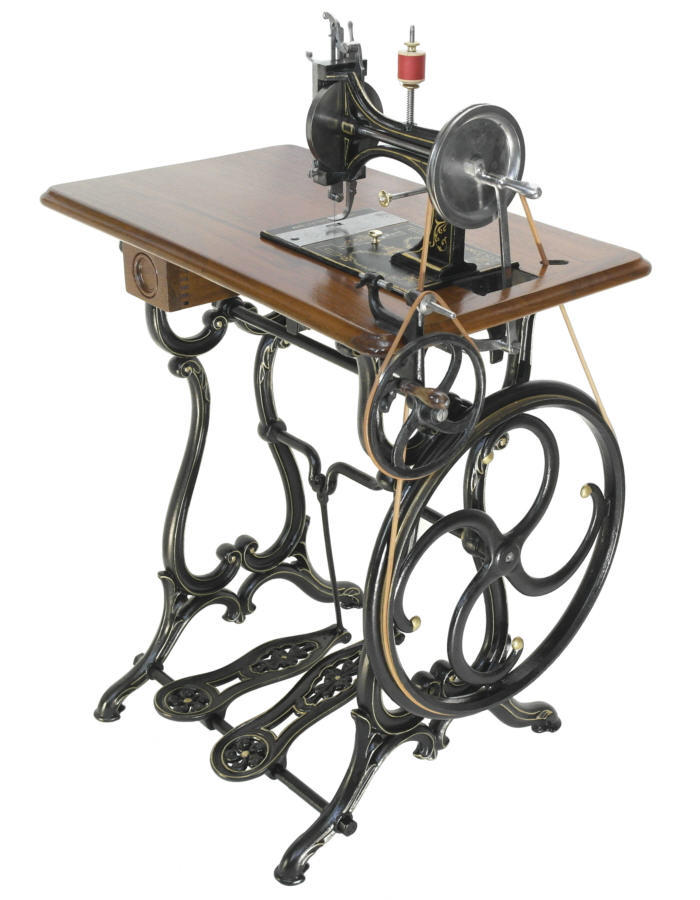 Die Nähmaschine ist in einem super Zustand, wie geschrieben aus 1867. Sammlung Berthold Engel