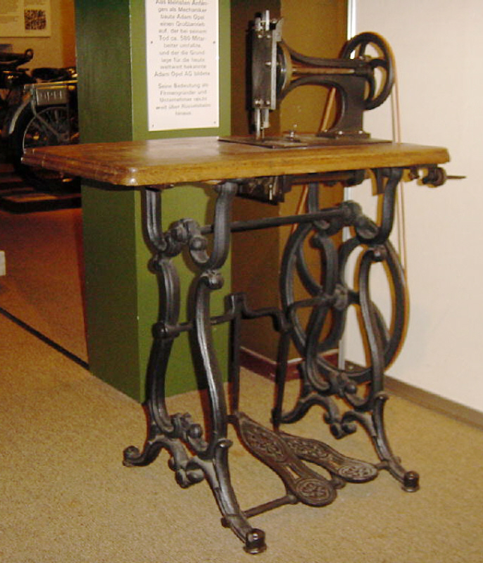Opel's erste Nähmaschine Seriennr. 902 ca. 1863,<br />Museum der Stadt Rüsselsheim.