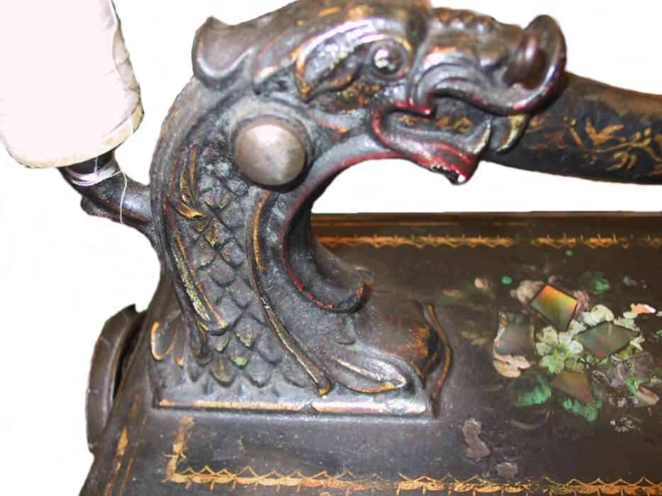 Drachenkopf, gut erhaltenes Decor, hergestellt von Plaz & Rexroth Paris
