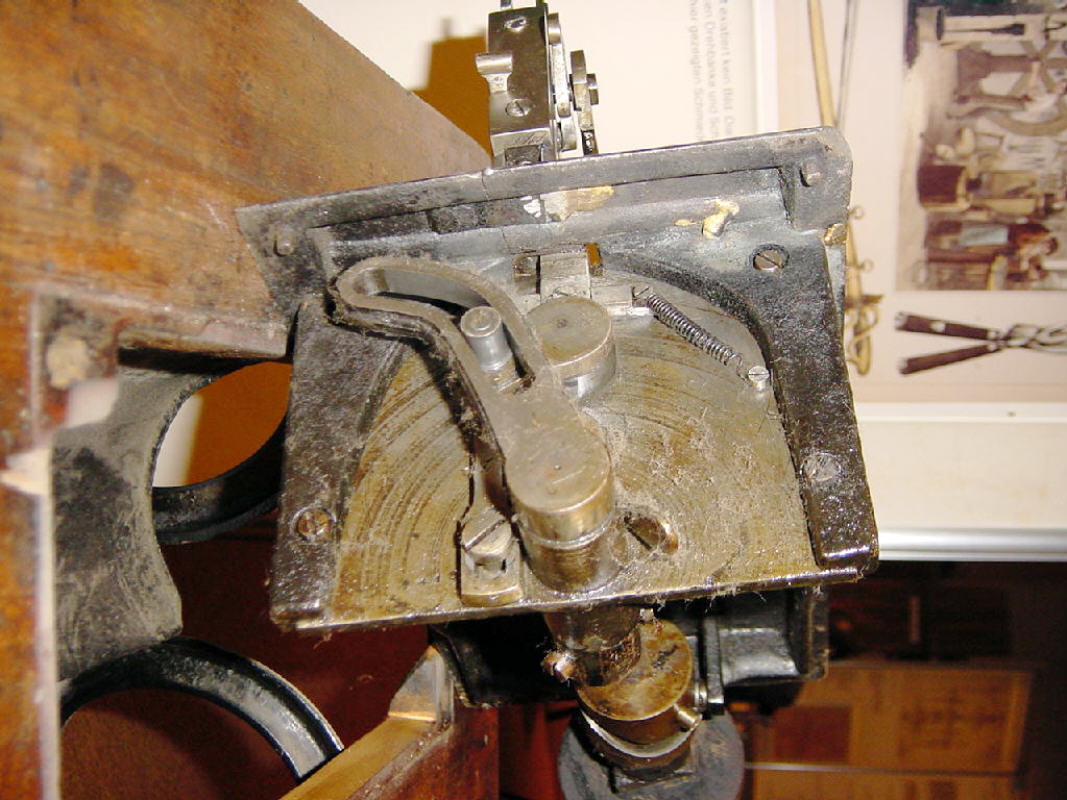 Unteransicht der Mechanik des Stofftransportes.