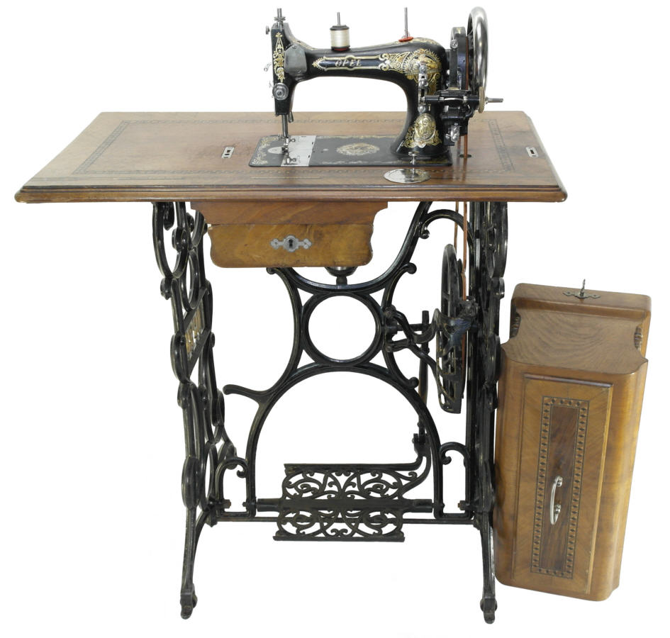 Nähmaschine mit geöffneter Haube
Seriennummer 515121.