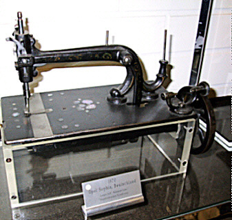 Nähmaschinenoberteil einer Opel Sophia ca.1876.<br />Museum Fa. Bernina. Steckborn Schweiz