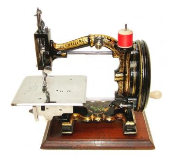 Langschiff- Nähmaschine nach Harris & Judson`s Patent.