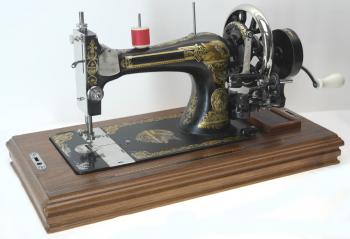 Opel Handkurbel Schwingschiff Nähmaschine, Baujahr 1900.