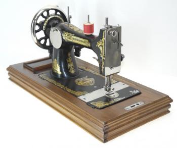Die Seltenheit im Decor sowie in der Technik, System Singer.